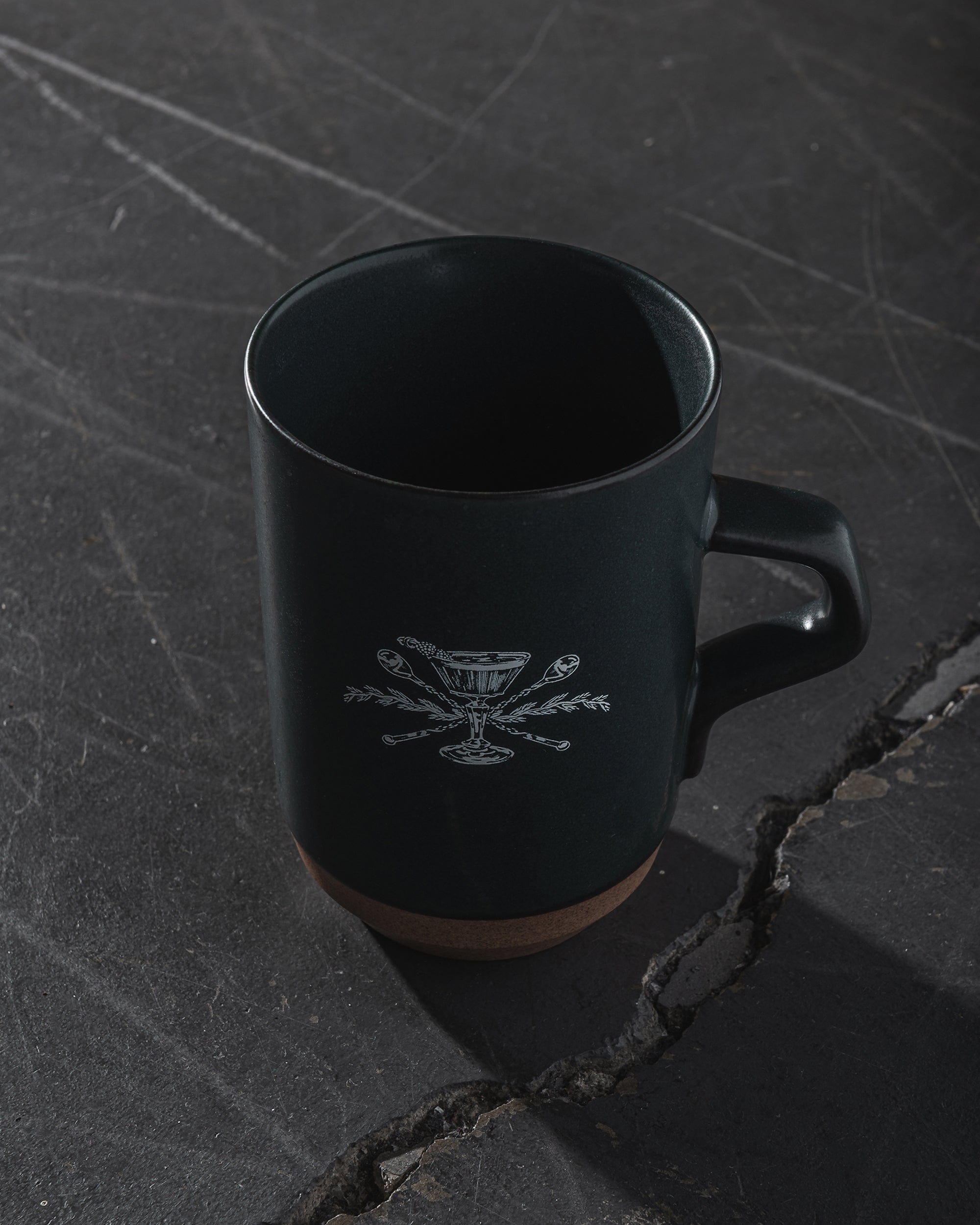 DRINKWARE Crest Mug by Kinto (Tall) - Black